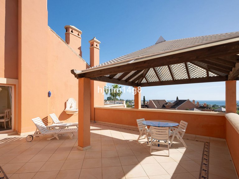Apartment for Sale in Nueva Andalucía, Malaga 1