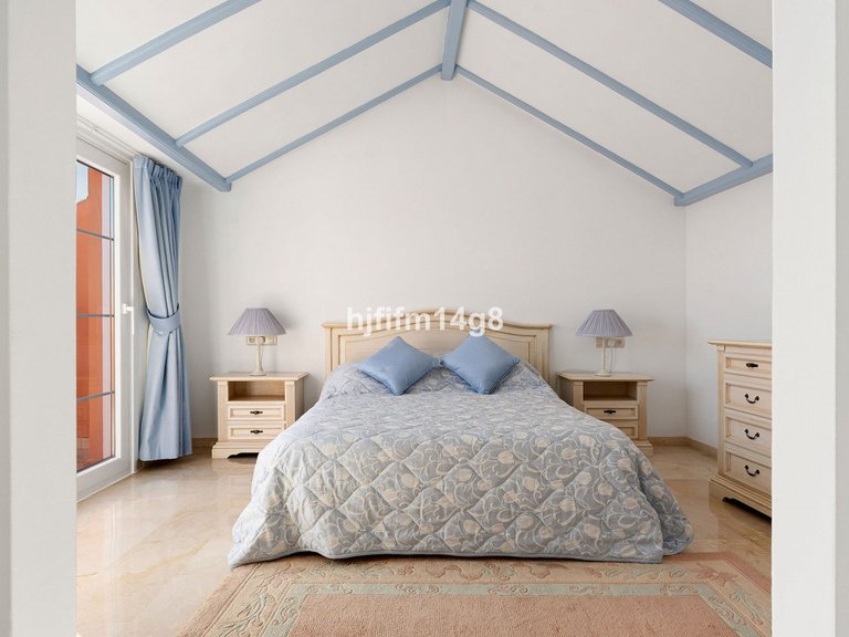 Apartment for Sale in Nueva Andalucía, Malaga 10