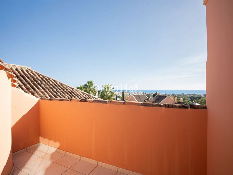 Apartment for Sale in Nueva Andalucía, Malaga 11