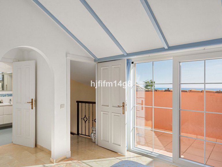 Apartment for Sale in Nueva Andalucía, Malaga 12