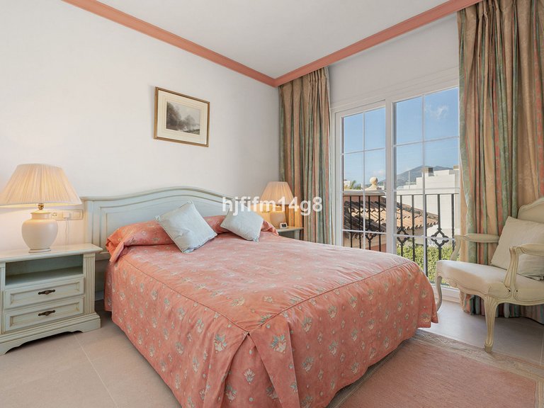 Apartment for Sale in Nueva Andalucía, Malaga 14