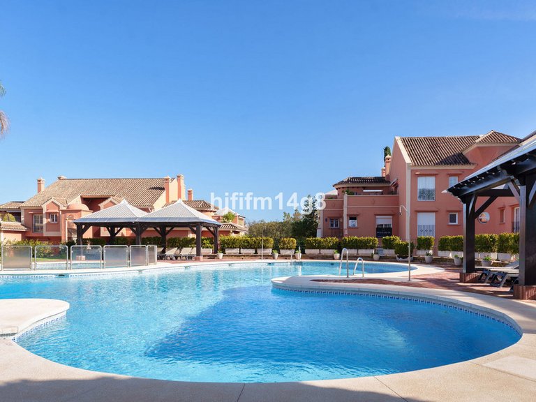 Apartment for Sale in Nueva Andalucía, Malaga 20
