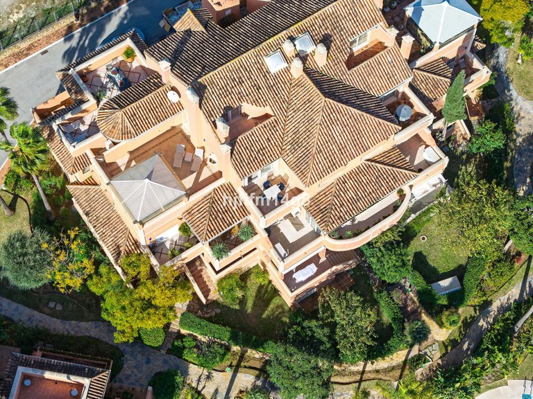 Apartment for Sale in Nueva Andalucía, Malaga 25