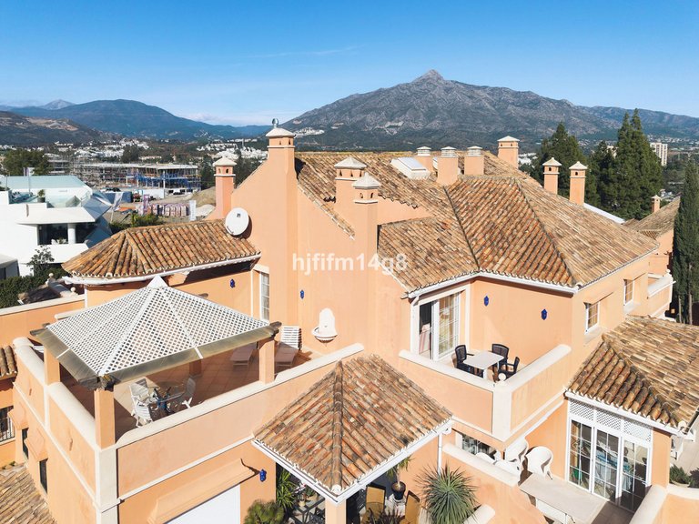 Apartment for Sale in Nueva Andalucía, Malaga 26