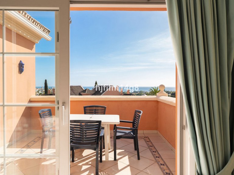 Apartment for Sale in Nueva Andalucía, Malaga 4