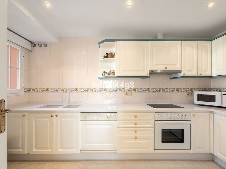 Apartment for Sale in Nueva Andalucía, Malaga 9