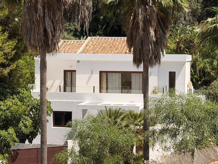 Villa for Sale in El Rosario, Malaga 1
