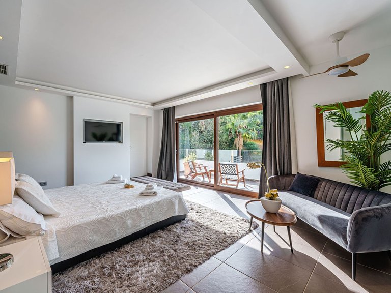 Villa for Sale in El Rosario, Malaga 27