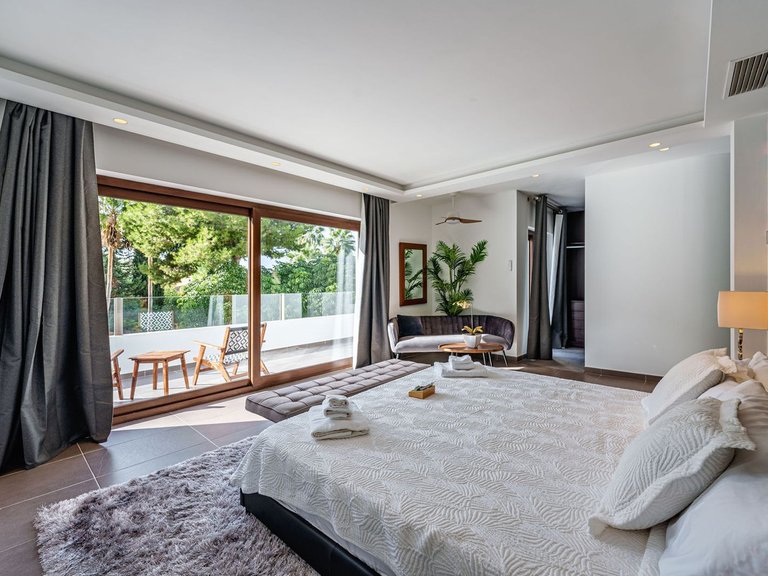 Villa for Sale in El Rosario, Malaga 28