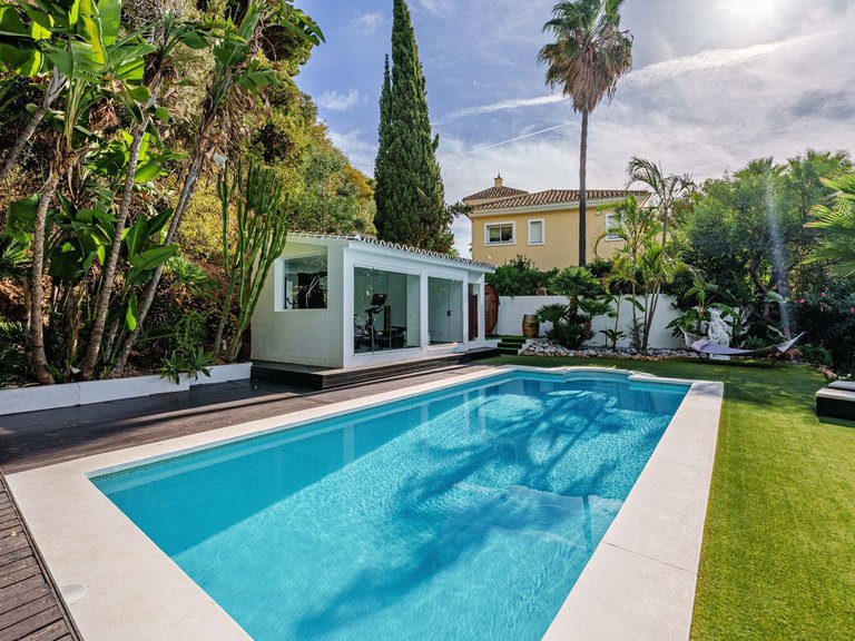 Villa for Sale in El Rosario, Malaga 35