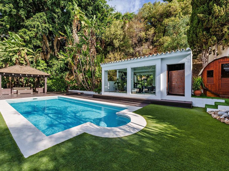 Villa for Sale in El Rosario, Malaga 39