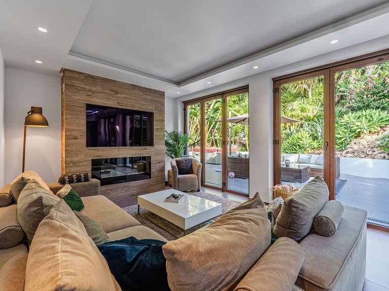 Villa for Sale in El Rosario, Malaga 5