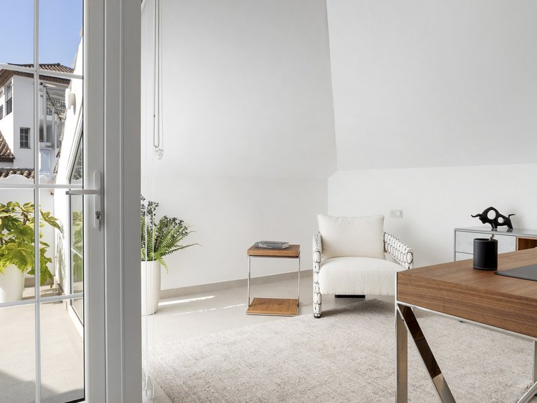 Apartment for Sale in Nueva Andalucía, Malaga 18