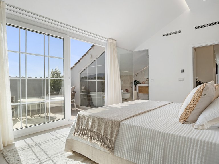 Apartment for Sale in Nueva Andalucía, Malaga 22