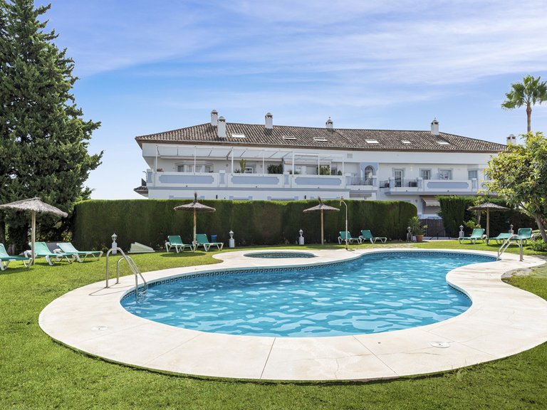 Apartment for Sale in Nueva Andalucía, Malaga 27