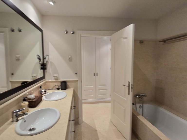 Apartment for Sale in Benahavís, Malaga 38