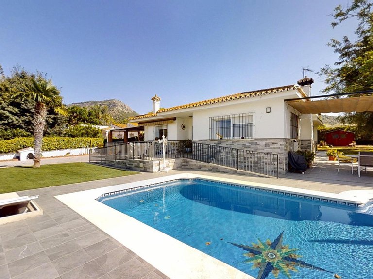 Villa for Sale in Alhaurín De La Torre, Malaga 2