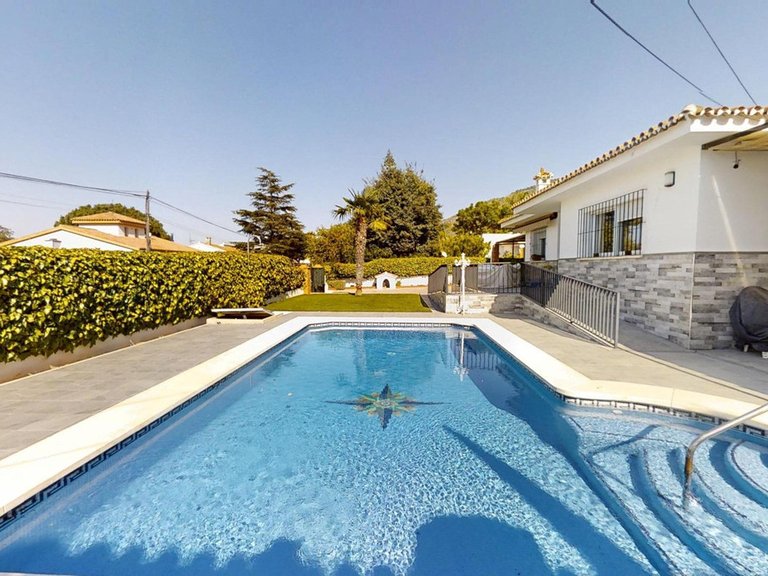 Villa for Sale in Alhaurín De La Torre, Malaga 3