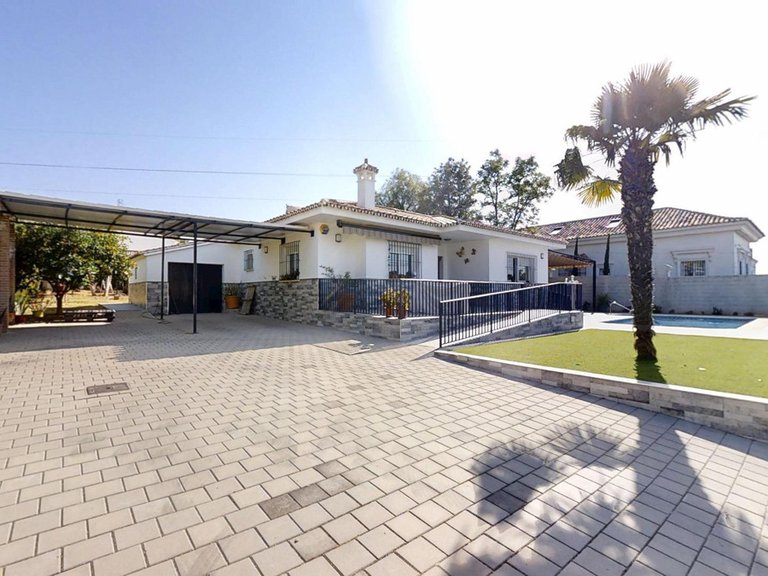 Villa for Sale in Alhaurín De La Torre, Malaga 5