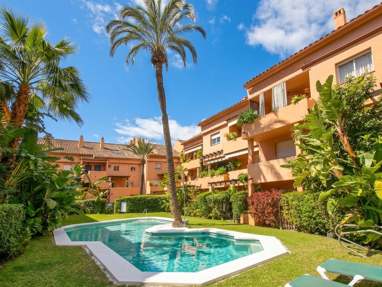 Apartment for Sale in The Golden Mile, Malaga 1