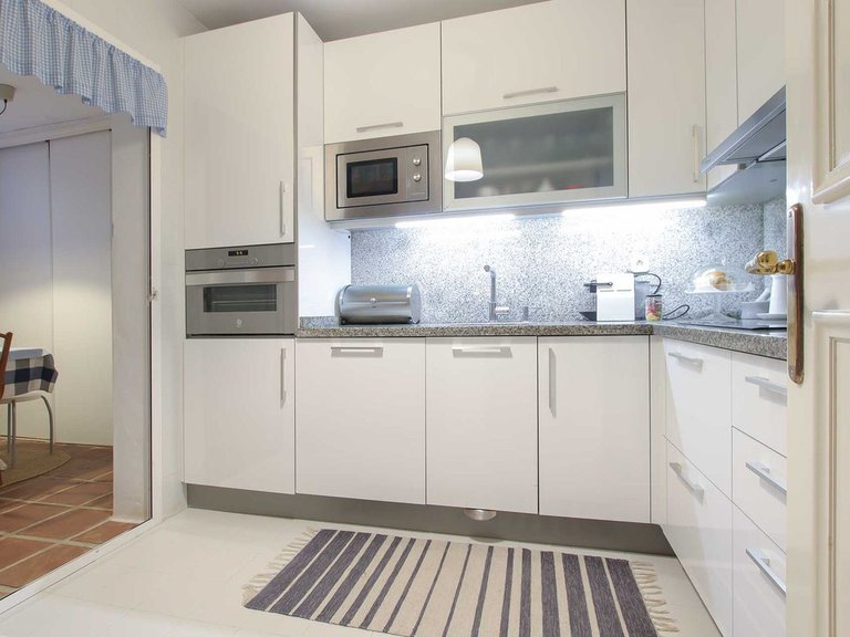 Apartment for Sale in The Golden Mile, Malaga 5