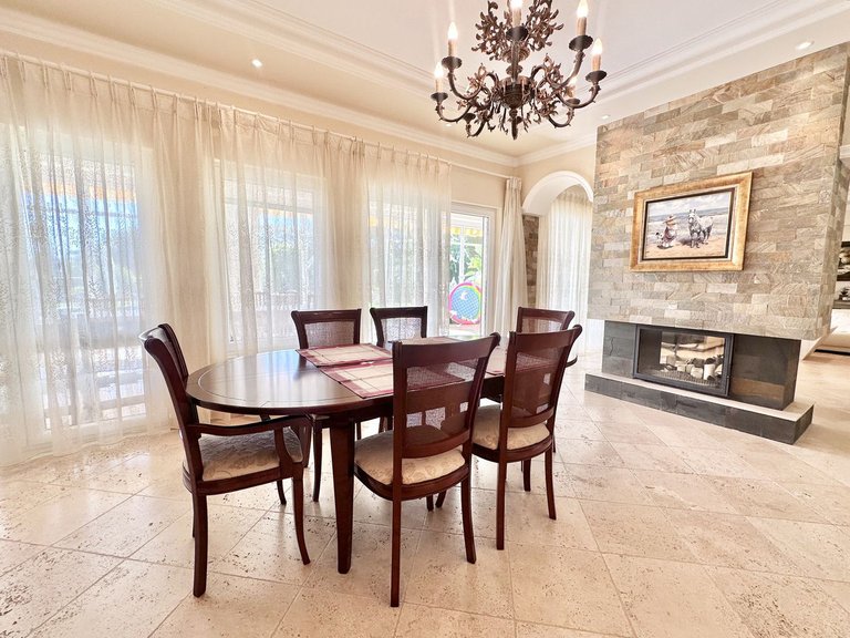 Villa for Sale in El Rosario, Malaga 11