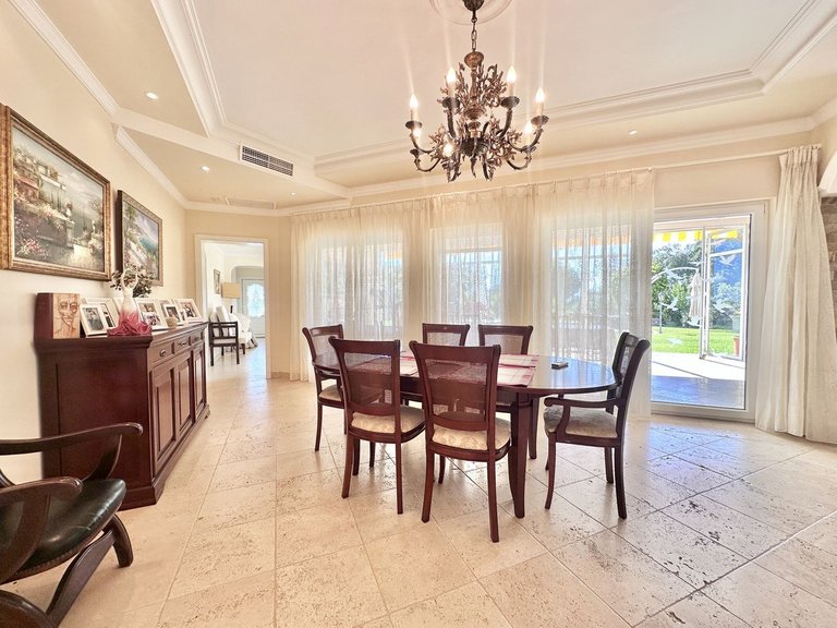 Villa for Sale in El Rosario, Malaga 12