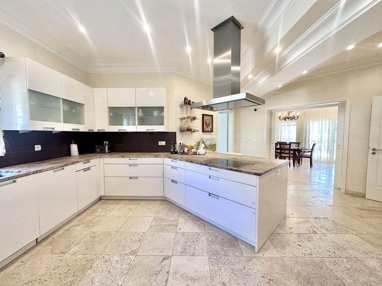 Villa for Sale in El Rosario, Malaga 16