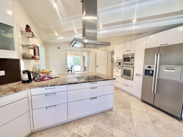 Villa for Sale in El Rosario, Malaga 17