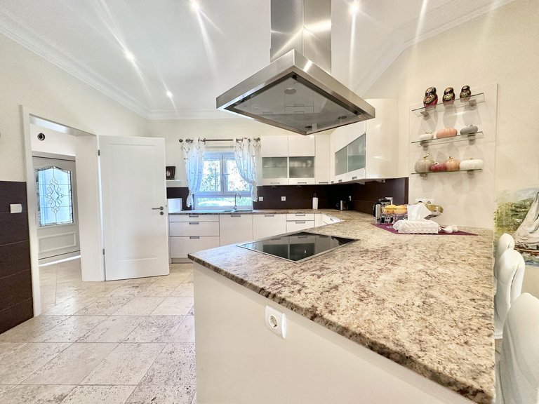 Villa for Sale in El Rosario, Malaga 18