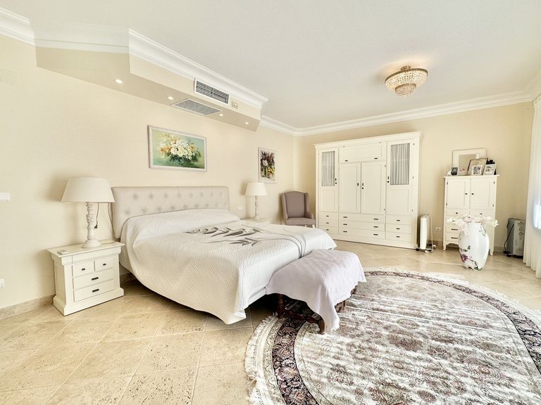 Villa for Sale in El Rosario, Malaga 25