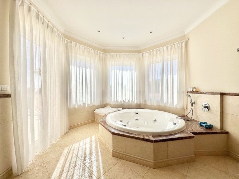 Villa for Sale in El Rosario, Malaga 29