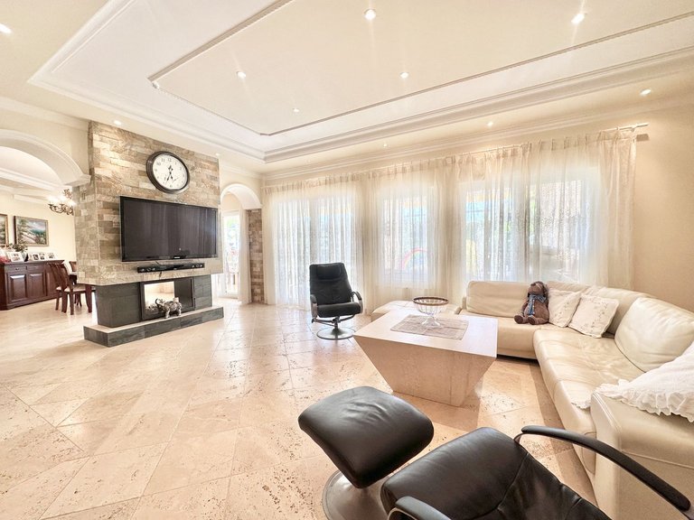 Villa for Sale in El Rosario, Malaga 3