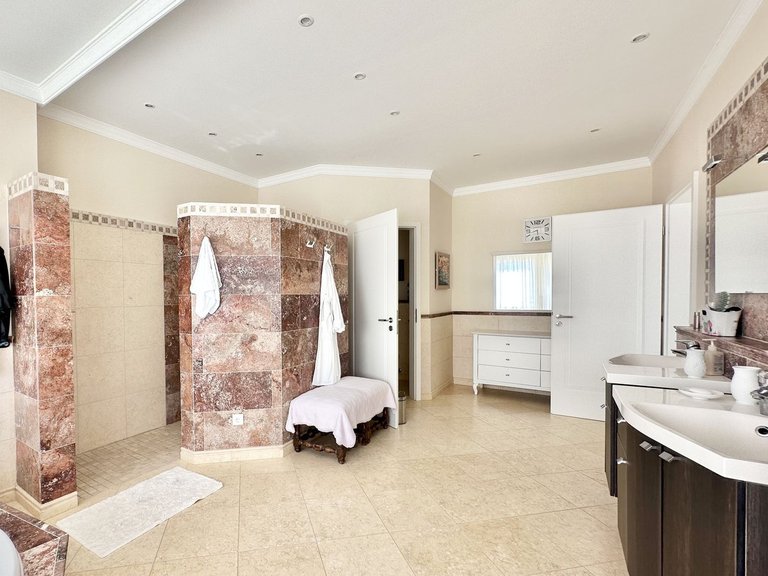 Villa for Sale in El Rosario, Malaga 31