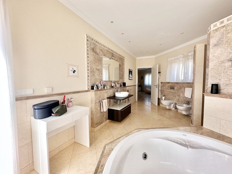 Villa for Sale in El Rosario, Malaga 37