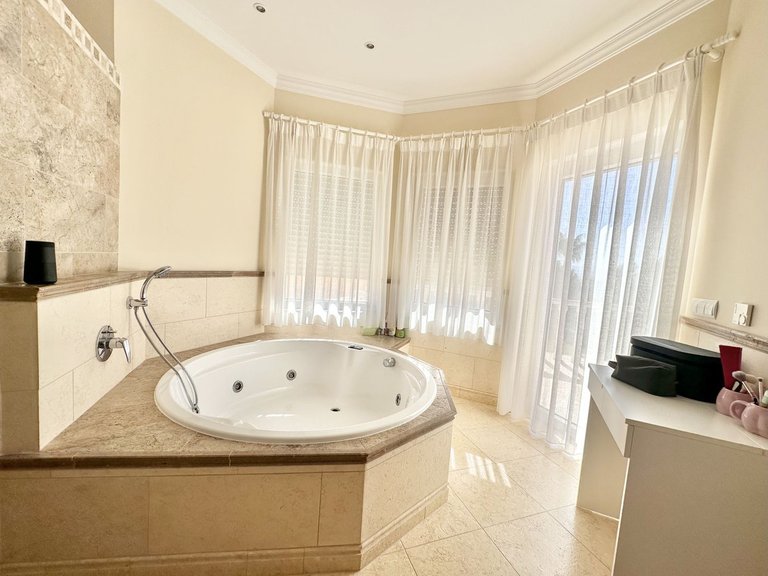 Villa for Sale in El Rosario, Malaga 38