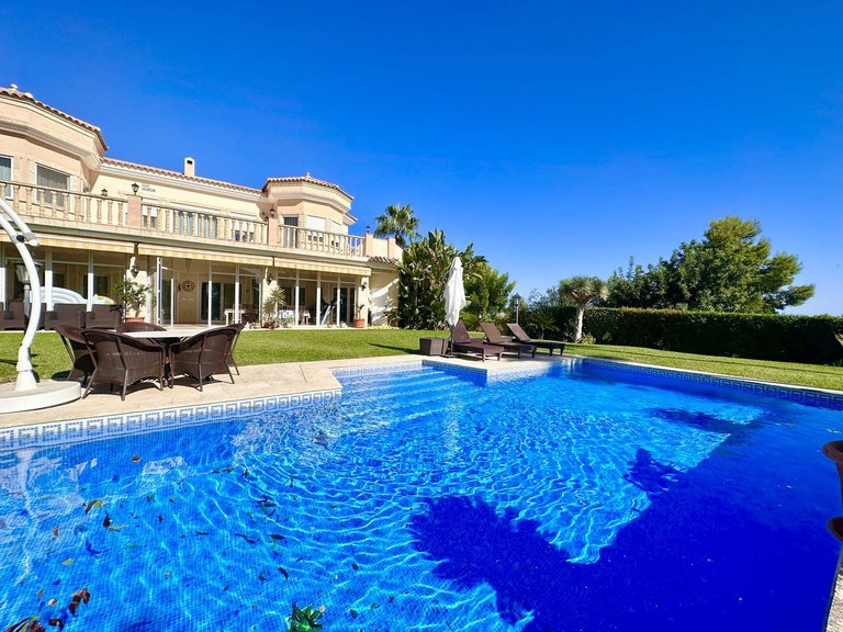 Villa for Sale in El Rosario, Malaga 59