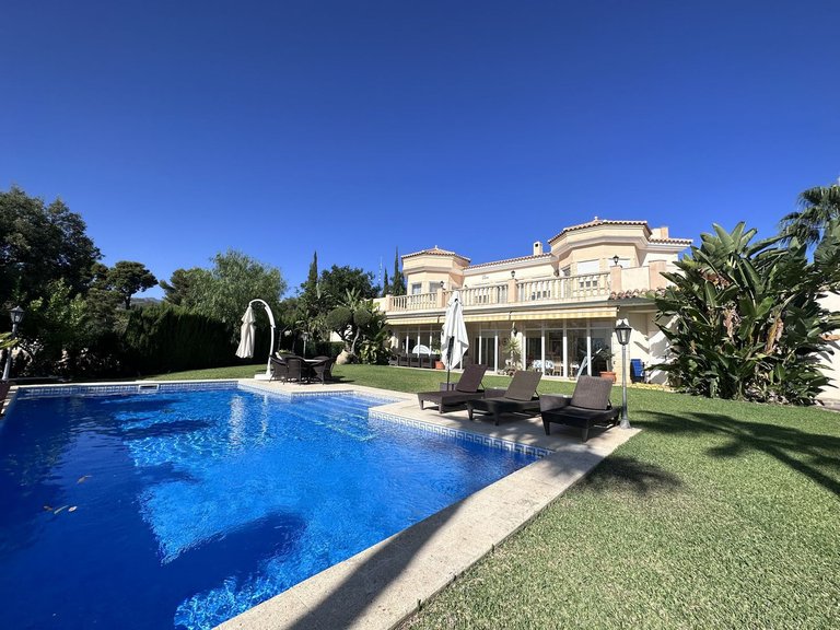 Villa for Sale in El Rosario, Malaga 60