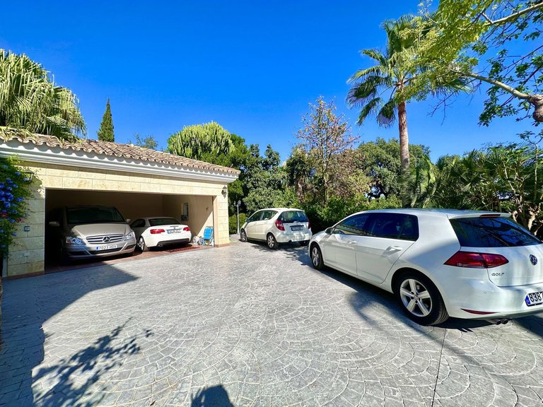 Villa for Sale in El Rosario, Malaga 72