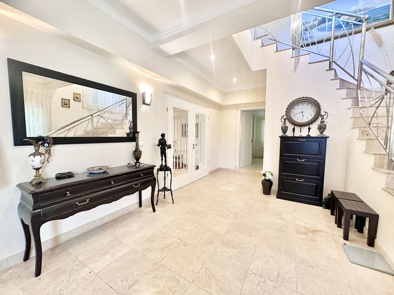 Villa for Sale in El Rosario, Malaga 8