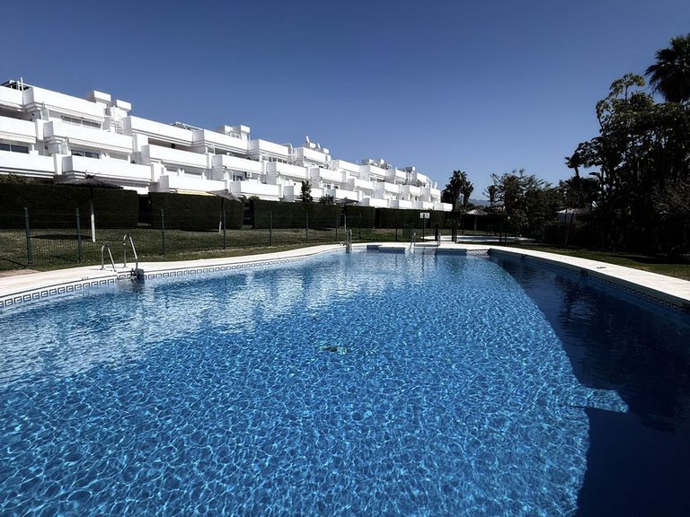 Apartment for Sale in El Paraiso, Malaga 1