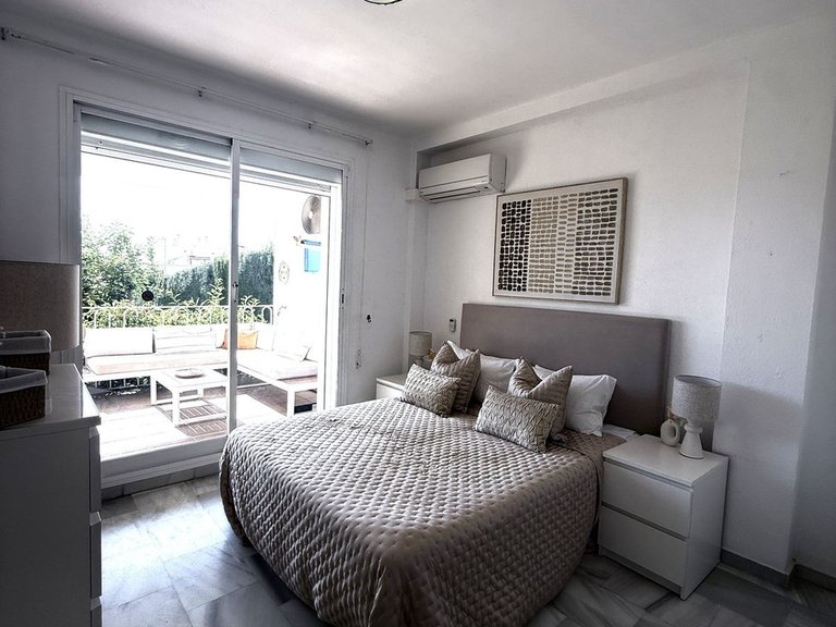 Apartment for Sale in El Paraiso, Malaga 11