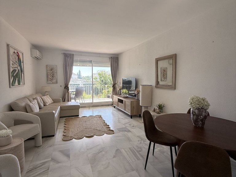 Apartment for Sale in El Paraiso, Malaga 4