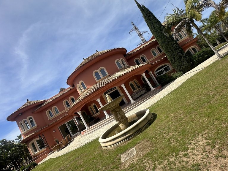 Villa for Sale in El Paraiso, Malaga 1