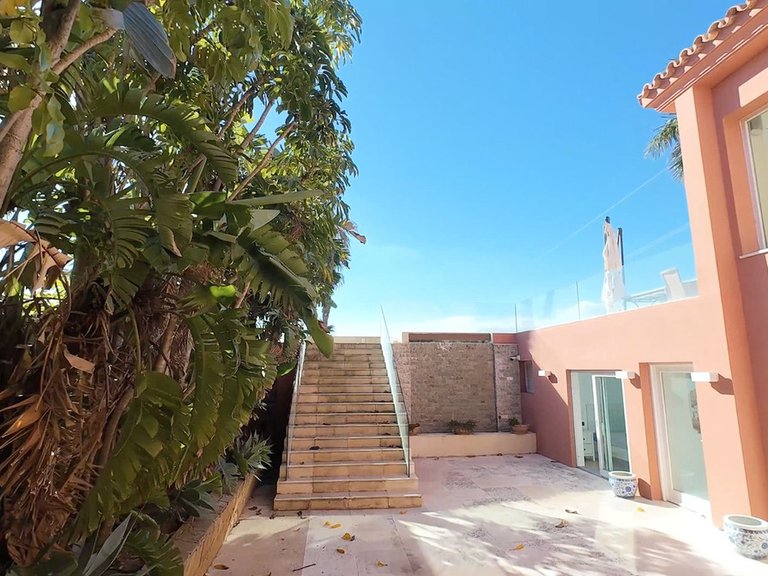 Villa for Sale in El Paraiso, Malaga 14
