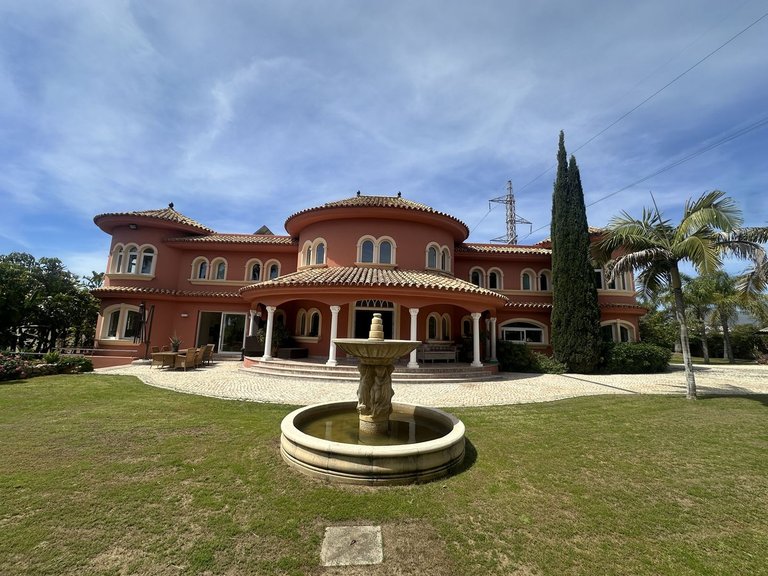 Villa for Sale in El Paraiso, Malaga 19
