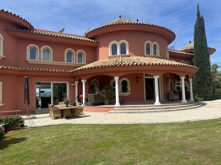 Villa for Sale in El Paraiso, Malaga 20