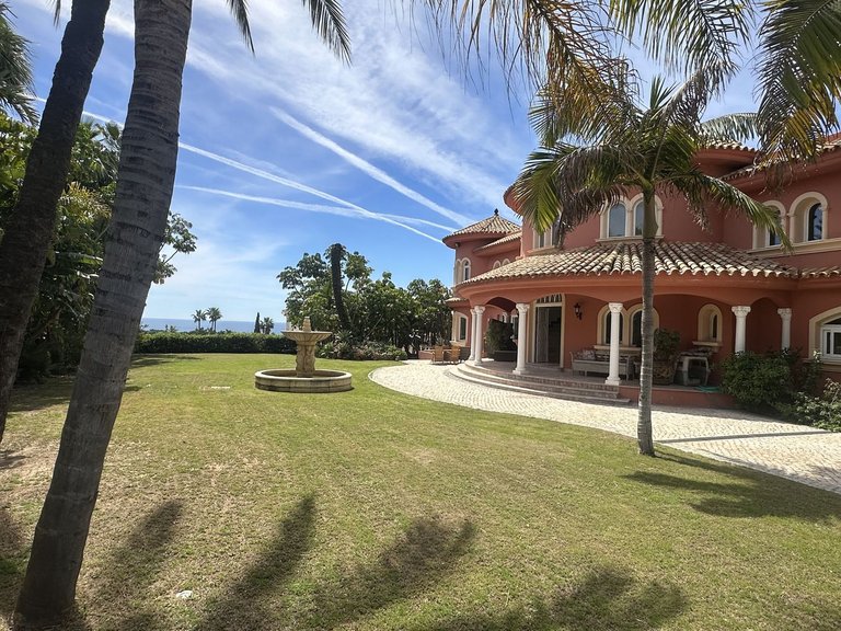 Villa for Sale in El Paraiso, Malaga 27