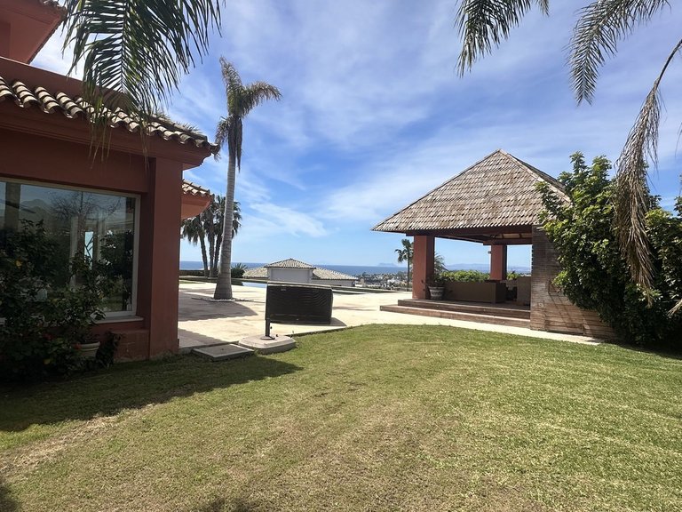 Villa for Sale in El Paraiso, Malaga 31