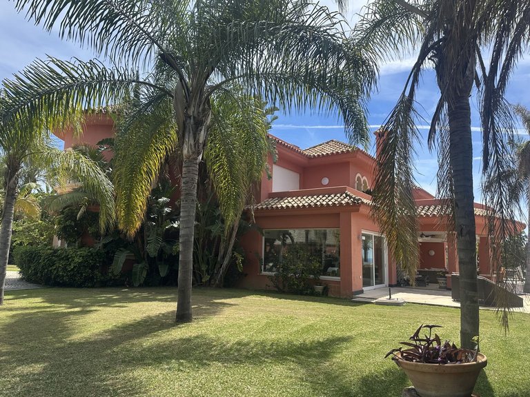 Villa for Sale in El Paraiso, Malaga 32